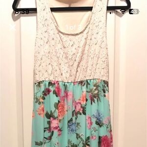 Floral and Lace Maternity Maxi Dress: size smalll